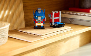 40803 | LEGO® BrickHeadz™ Optimus Prime Robot & Vehicle