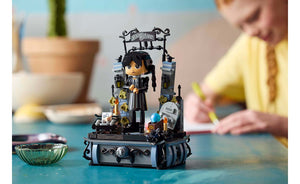 76780 | LEGO® Wednesday Addams Figure