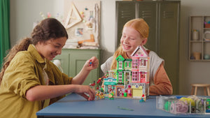 42670 | LEGO® Friends Heartlake City Apartments and Shops