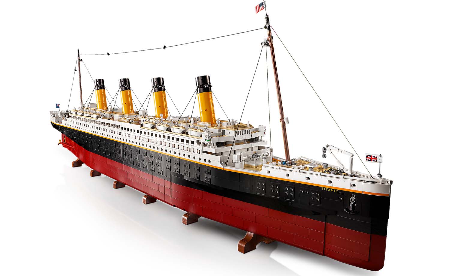 10294  LEGO® ICONS™ Titanic – LEGO Certified Stores